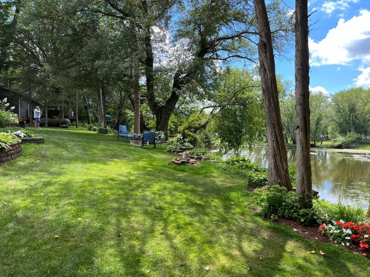Breezeway Bay - Waterfront Full House Villa Wisconsin Dells Exterior photo